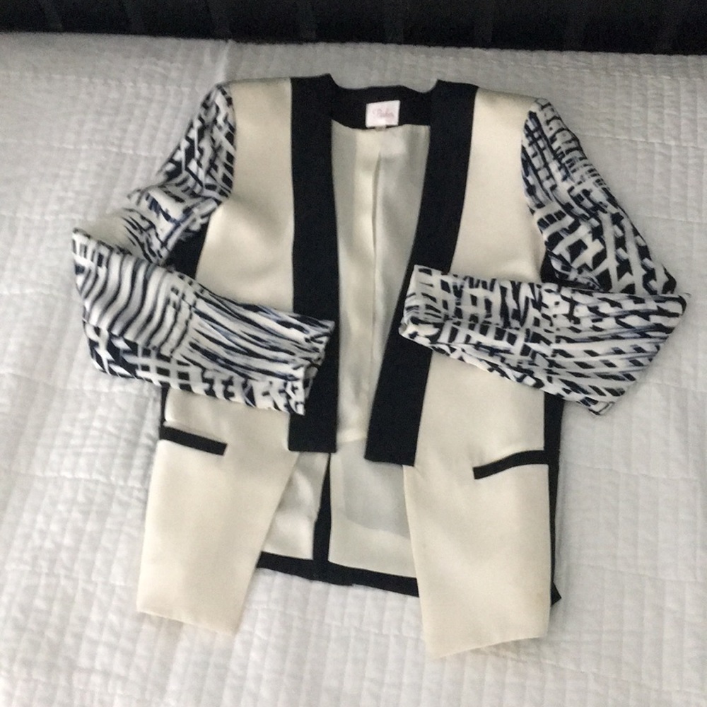 Blazer - Picture 4 of 6